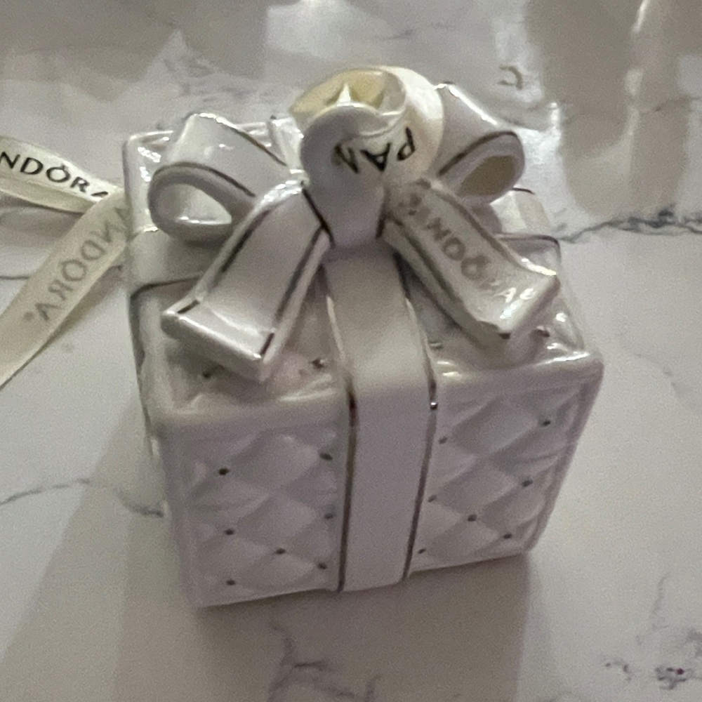 Pandora Elegant White Gift Box with Bow